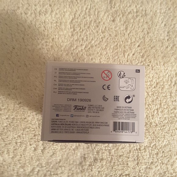 Holiday Harley Quinn Funko 299 NIB - Picture 6 of 6